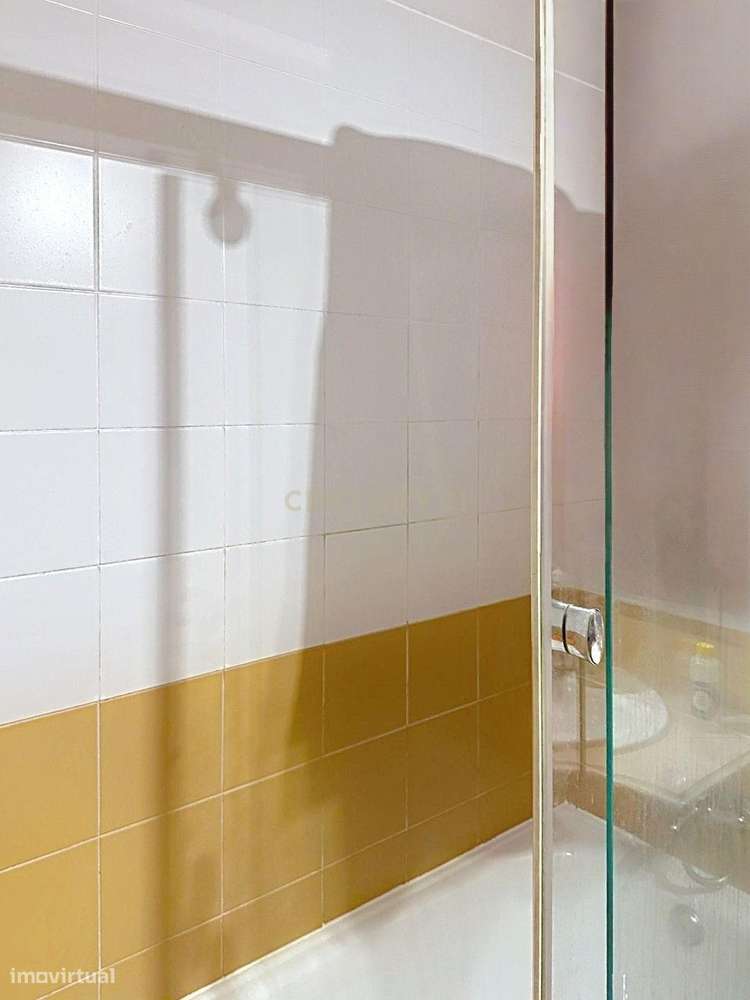 Apartamento T2 com Vista Panorâmica em Beato, com vigilância no condôm-14