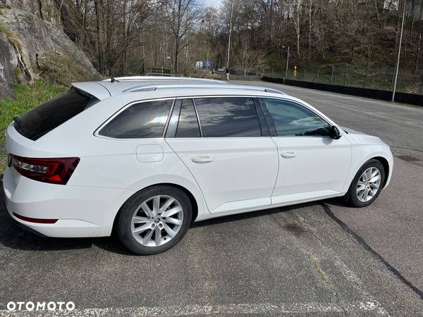 Skoda Superb Combi 2.0 TDI 4x4 DSG Style - 6