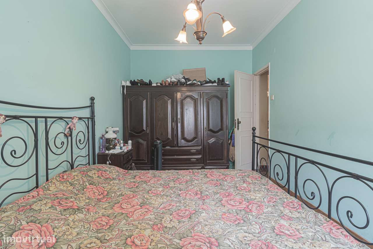 Apartamento T4 transformado em T3 no Laranjeiro-15