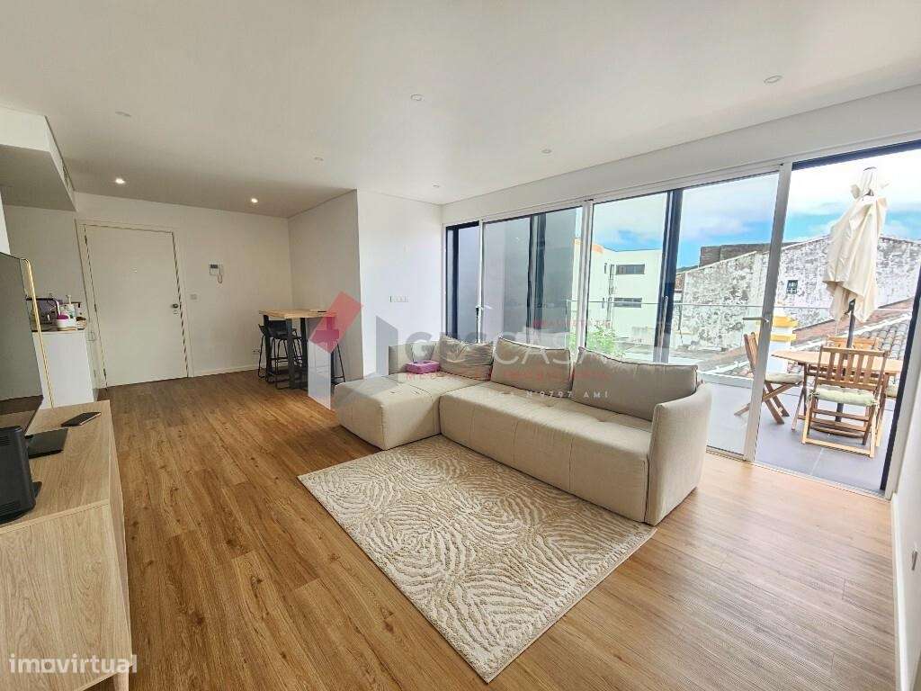 Apart. T2 no Coração da Praia da Vitória! - Grande imagem: 1/25