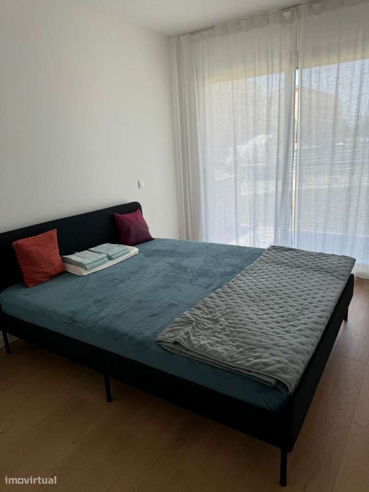Apartamento T2 com varanda e parqueamento, condominio com piscina, ...-10