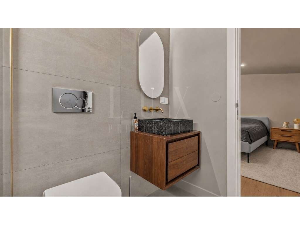 MORADIA T4 TOTALMENTE REMODELADA EM CASCAIS-16