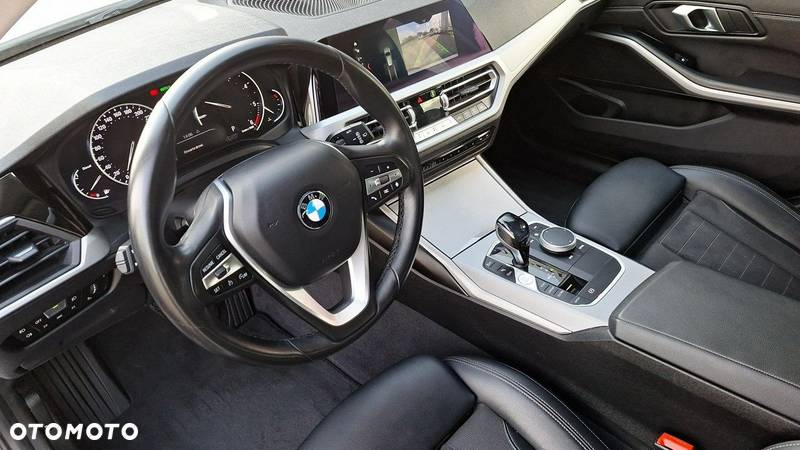 BMW Seria 3 320d xDrive Advantage - 9