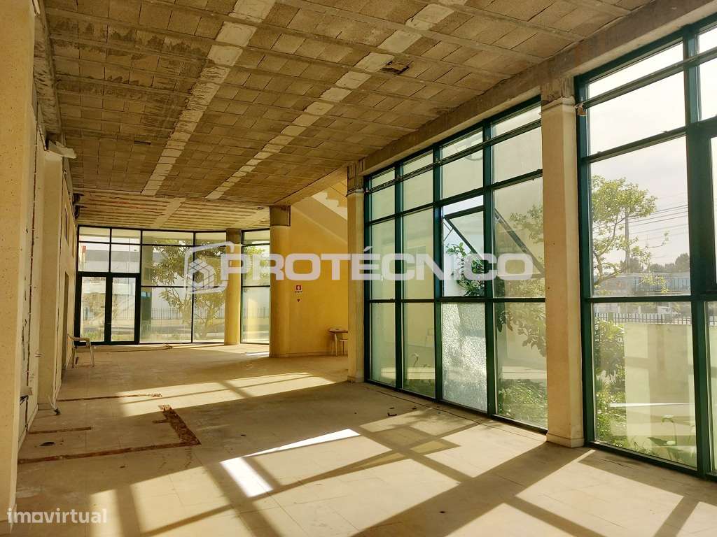 Armazém c/ 3.154m2 – Z. I. da Mota - Grande imagem: 4/24