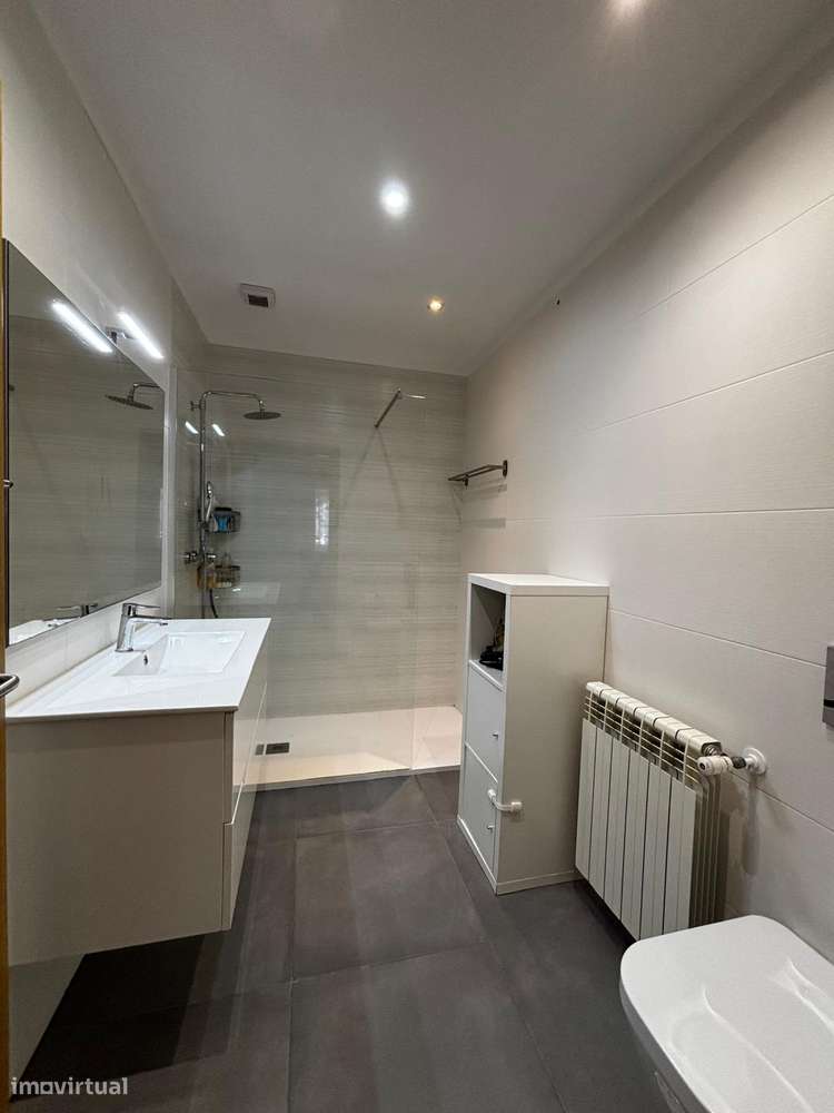 Apartamento T3 Renovado C/ Aquecimento e Garagem - Viseu-11