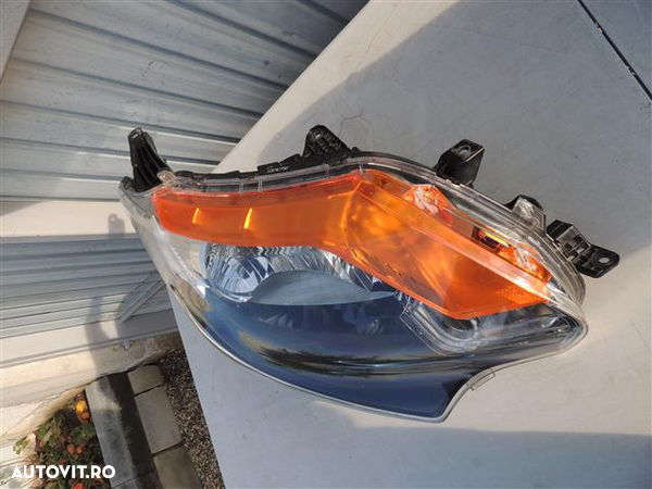 Far stanga + dreapta Mitsubishi L200 an 2015 2016 2017 2018 Halogen cod 8301C729 / 8301C730 - 13