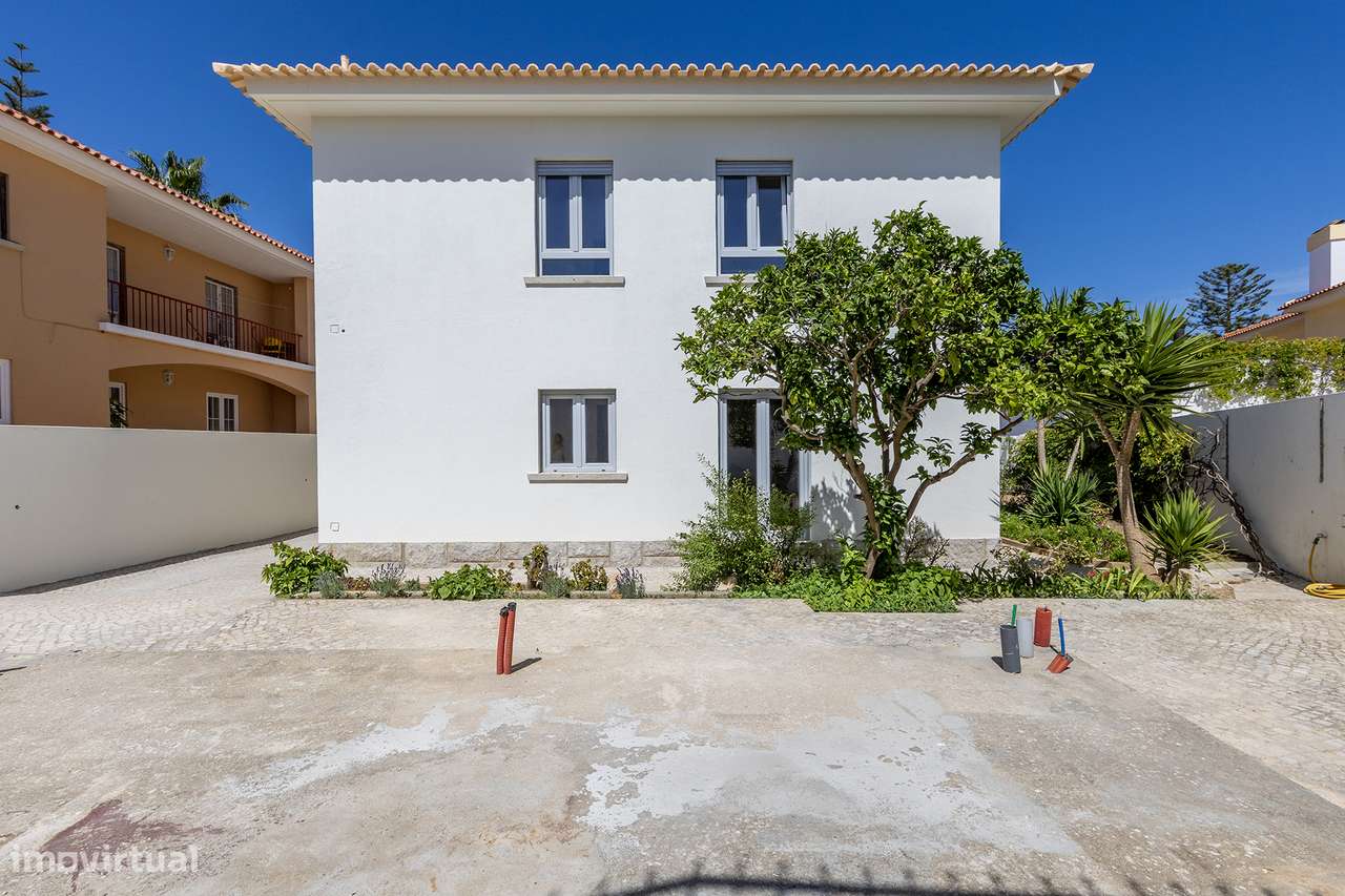 Moradia de Charme Reabilitada no centro da Parede com 434m² de Terreno-8