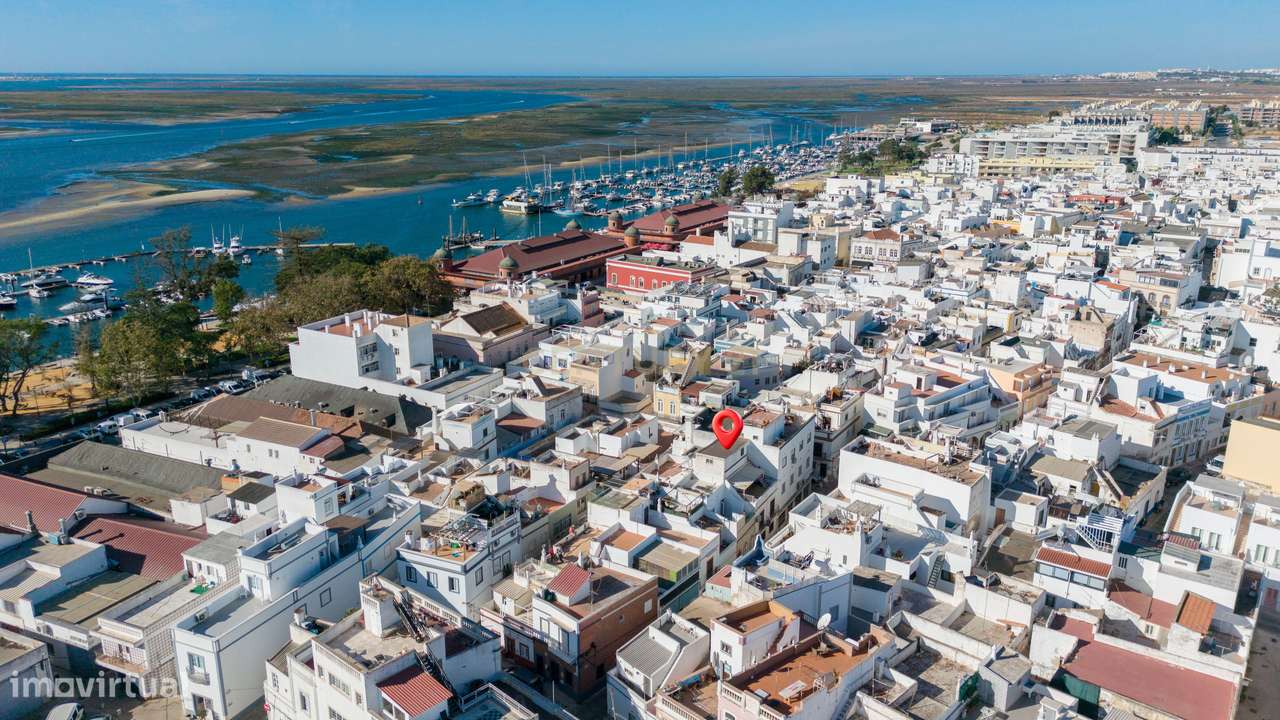 Moradia T3 em Olhão, com Terraço e Boa Exposição Solar na Baixa-0