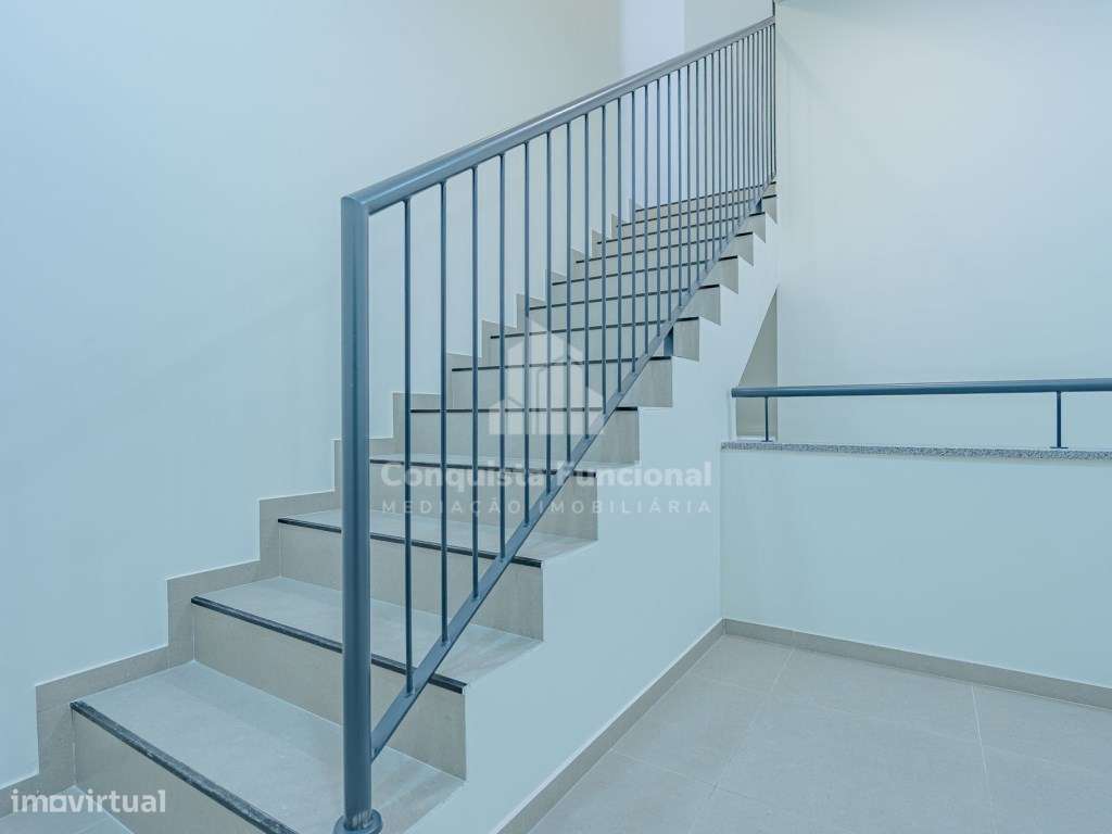 Pavilhão Industrial Moderno - Z.I. Vila Maior, S.M. Feira-5