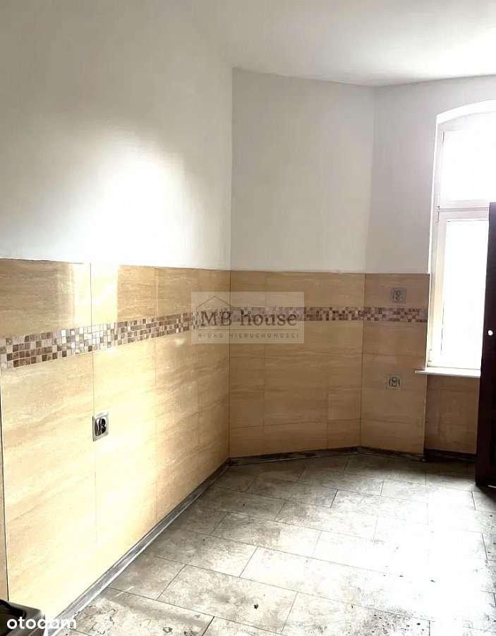 Mieszkanie 4-pokojowe z balkonem do remontu.-7