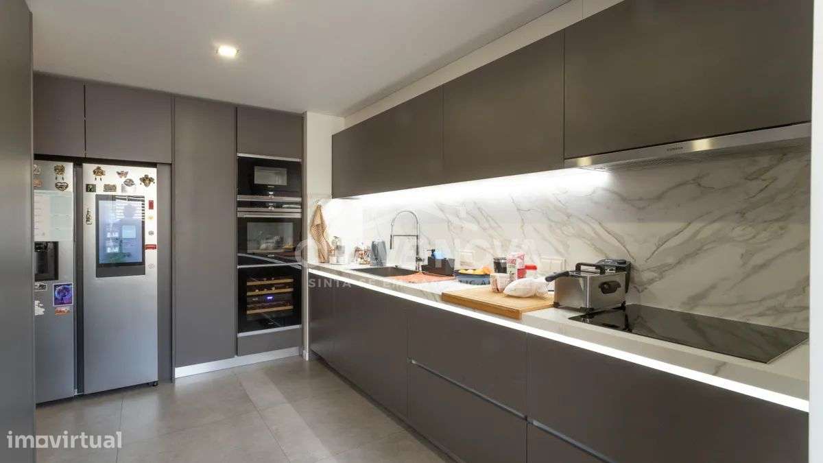 Apartamento T3 Renovado em São João da Madeira-9
