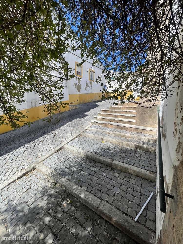 Moradia Exclusiva no Coração de Elvas: Tradição e Elegância com Vista - Grande imagem: 4/43