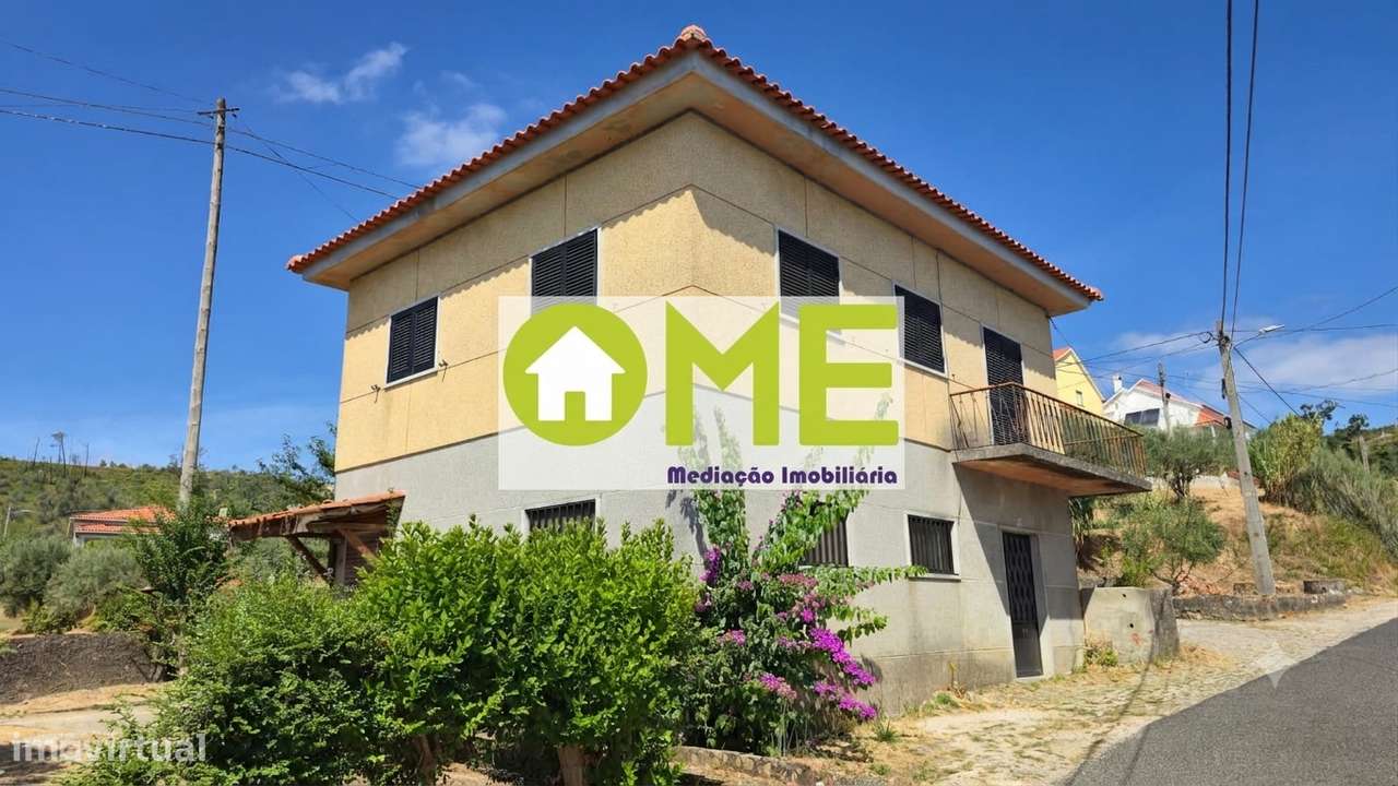 Moradia T4 isolada com jardim e garagem e anexos-7