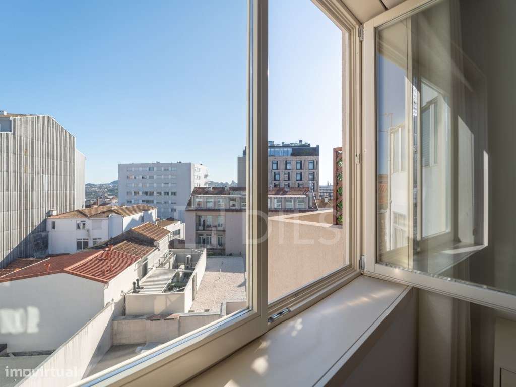 Apartamento T0+1 com arrecadação, na Baixa do Porto-17