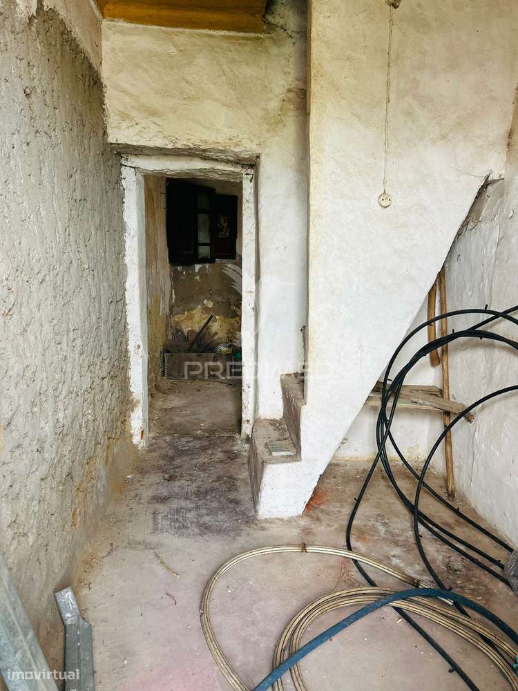 Oportunidade de Investimento – Moradia T4 para Remodelação Total na... - Grande imagem: 4/7