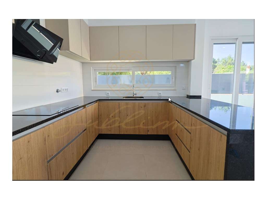 Moradia Nova com 4 Assoalhadas, Garagem Box e Piscina!-20
