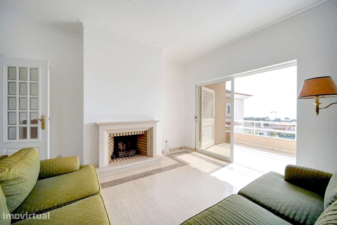 T2 com Vista Mar na Costa da Guia | Último Piso com Garagem Box Dupla - Grande imagem: 5/30