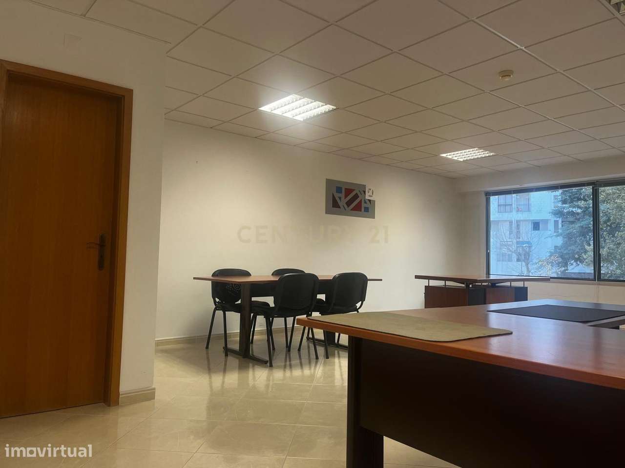 Escritório  na baixa de Albufeira, com lugar de garagem. - Grande imagem: 2/15