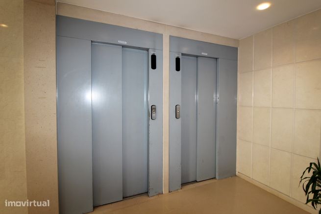 Apartamento com 4 assoalhadas situado no centro de Mem Martins-15