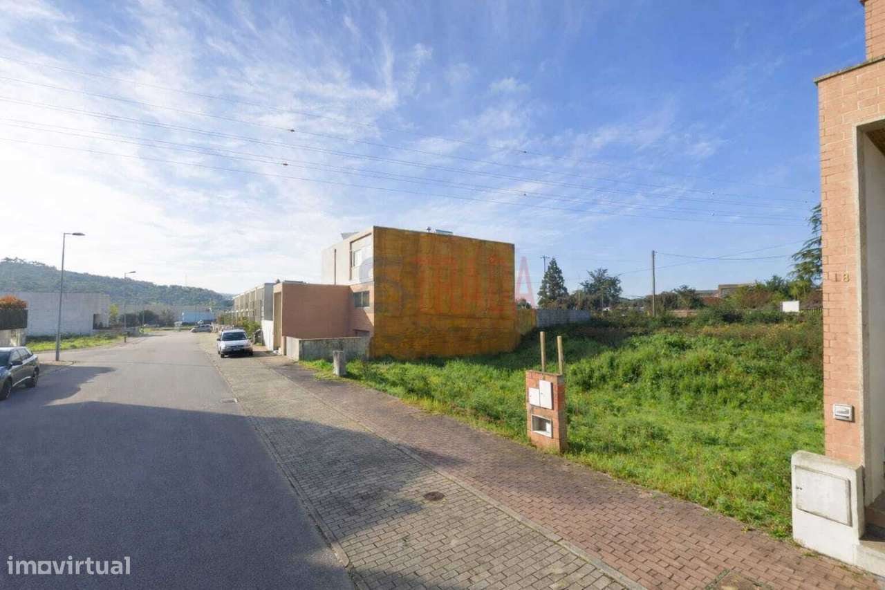 Oportunidade Braga! Lote c/ Projeto T4 + Estrutura | Perto do Centro-5