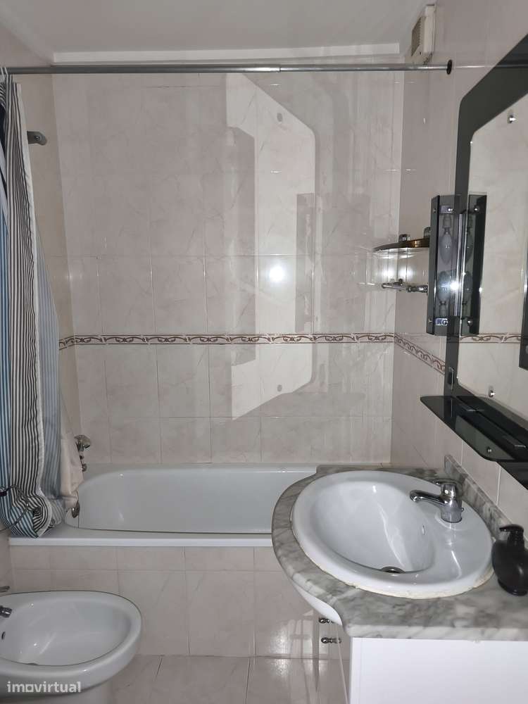 T1 Lisboa – Av. Almirante Reis, Bem Conservado, Junto ao Metro Arroios-10