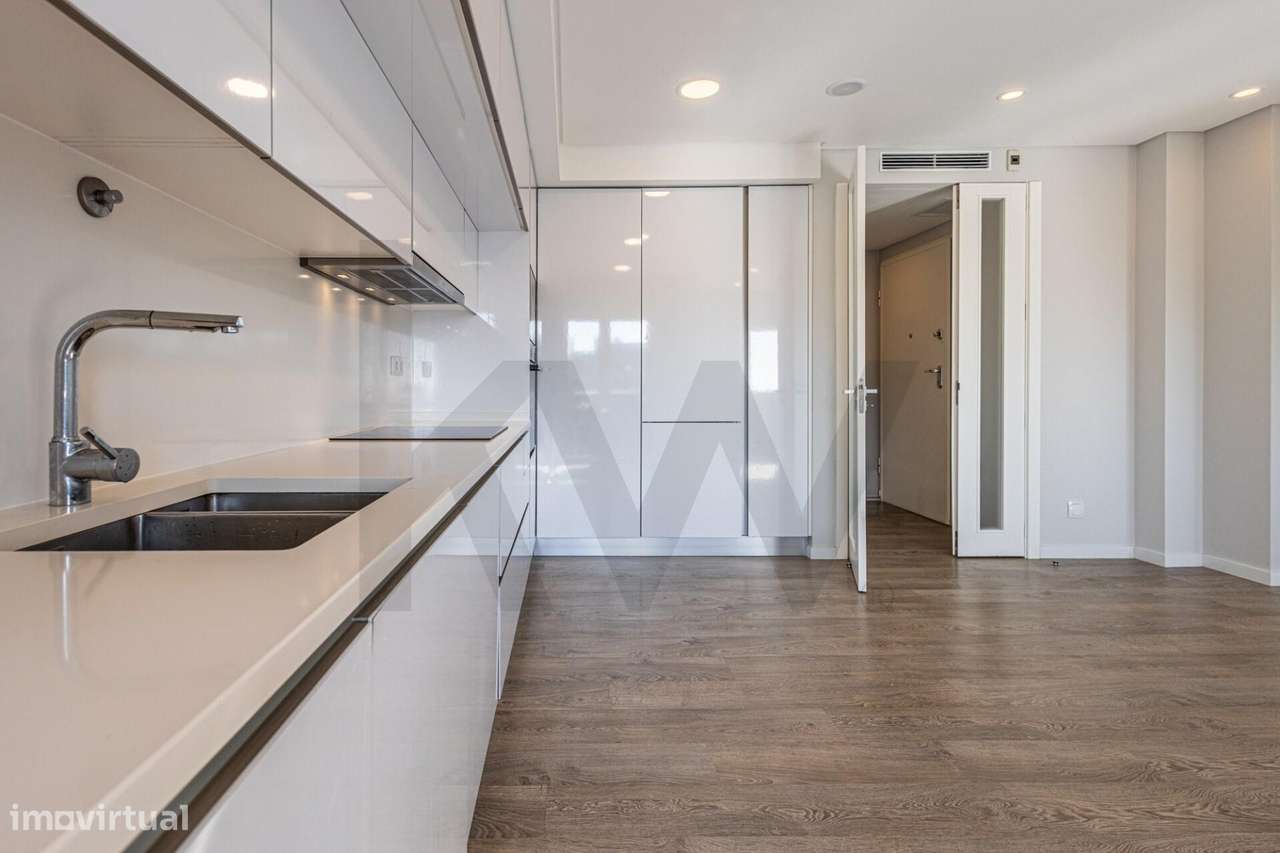 T2 com Varanda e  Box no Jardim da Amoreira: O Equilíbrio entre Qualid - Grande imagem: 4/47