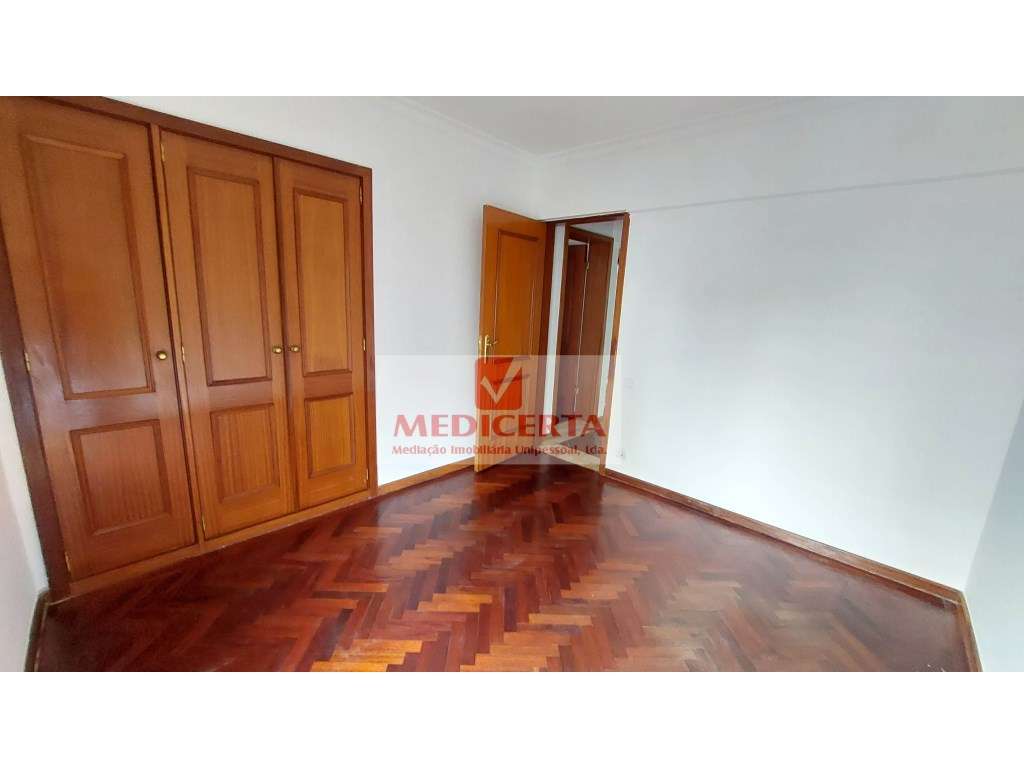 T3 - suite - Tapada das Mercês - Bom prédio-7