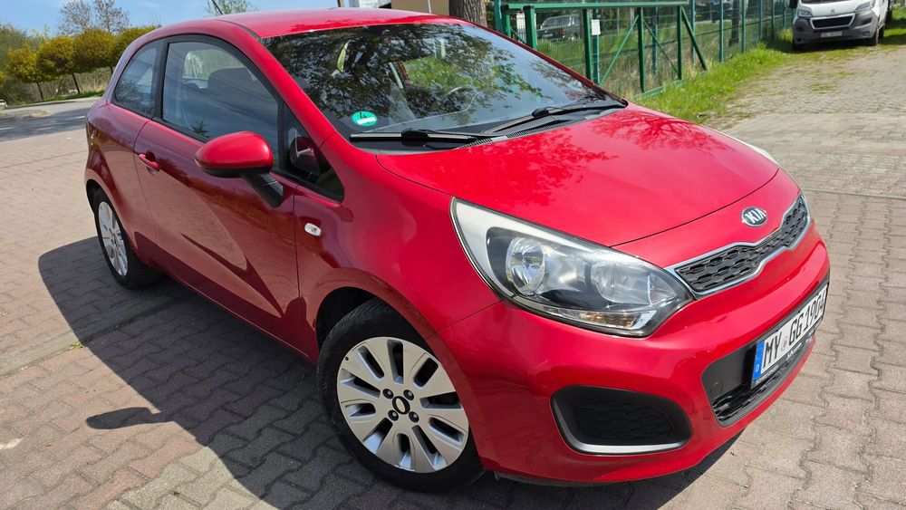 Kia Rio III 1.2 Dream Team Edition 2013