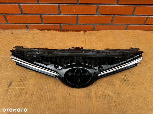 Toyota Avensis t29 15-18 grill atrapa stan bdb demontaz - 1