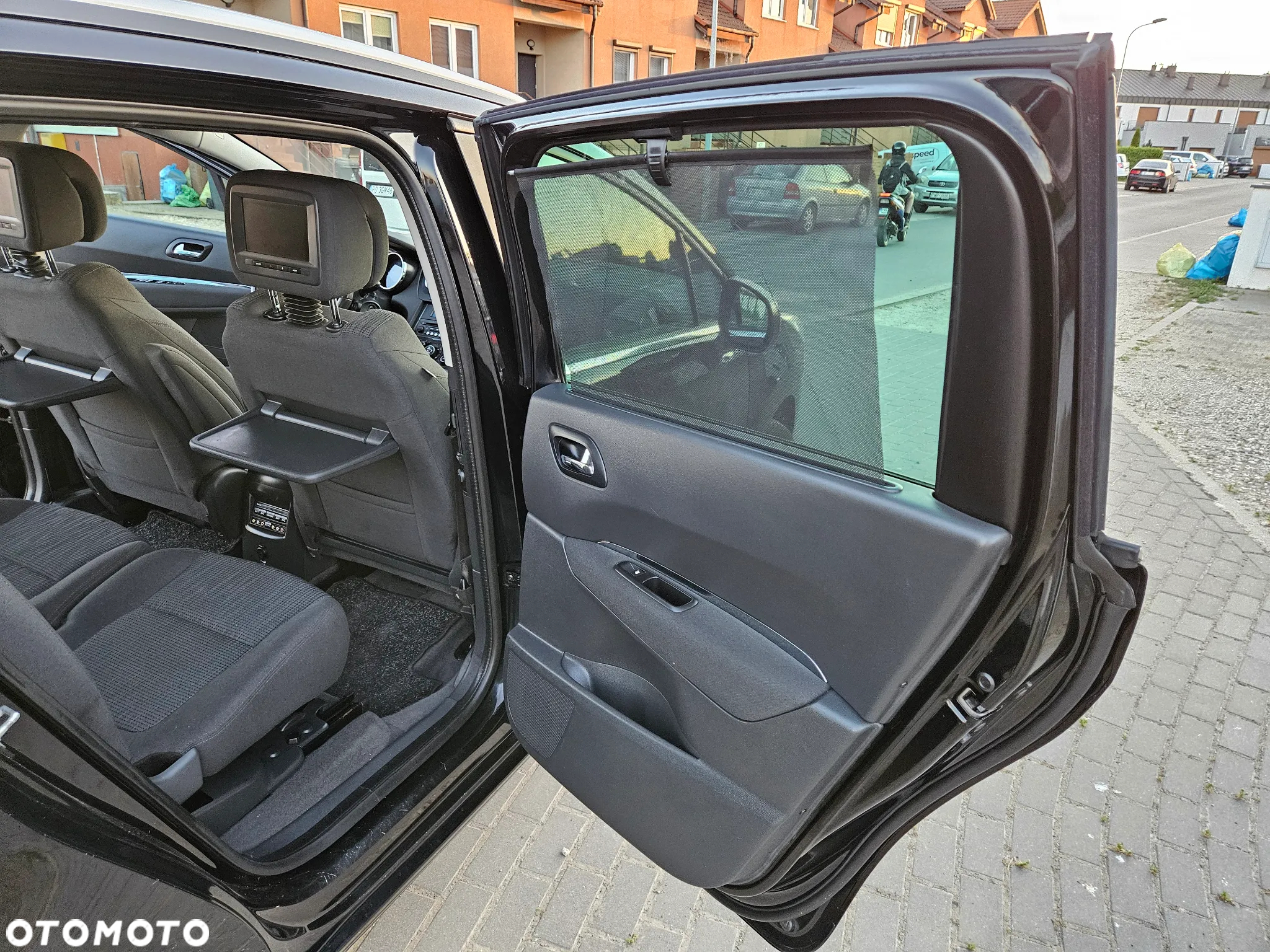 Peugeot 5008 1.6 THP Family 7os - 30