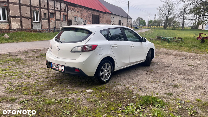 Mazda 3 2.0 Exclusive + - 11