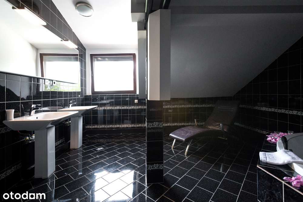 Willa z basenem i ogrodem w prestiżowej dzielnicy-11