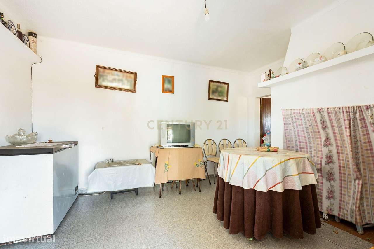 Monte Alentejano com 45 Hectares e Infraestruturas Agrícolas-3