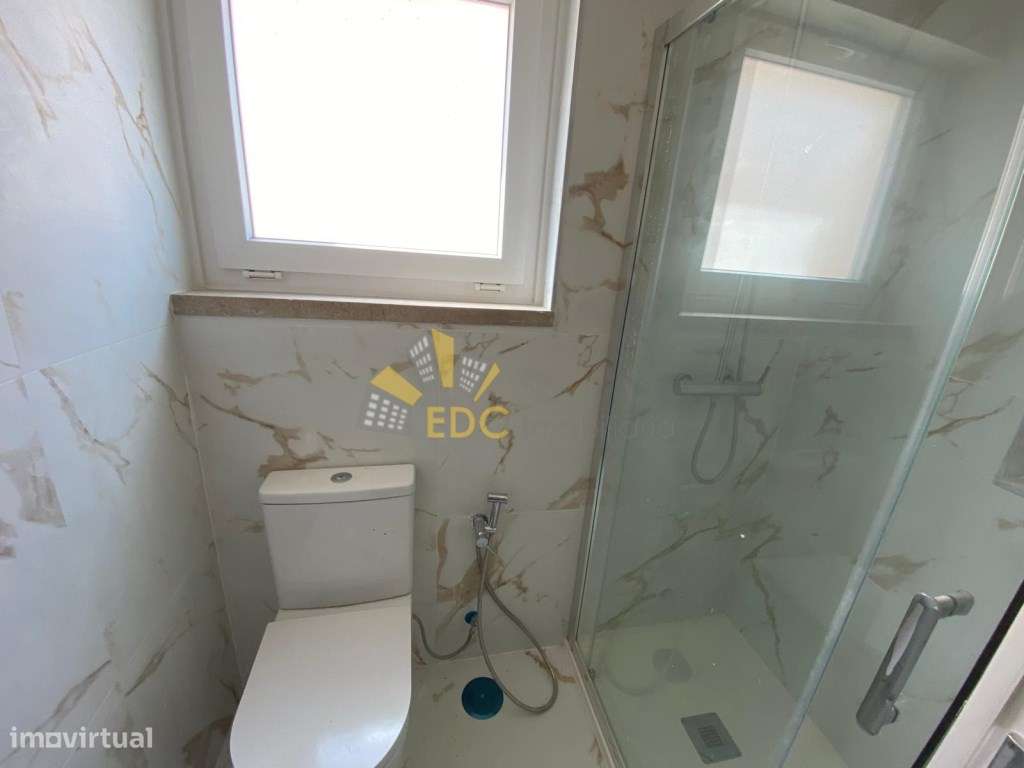 Moradia T3 - Remodelada com 2 frentes no centro de Mem Martins | Nã...-29