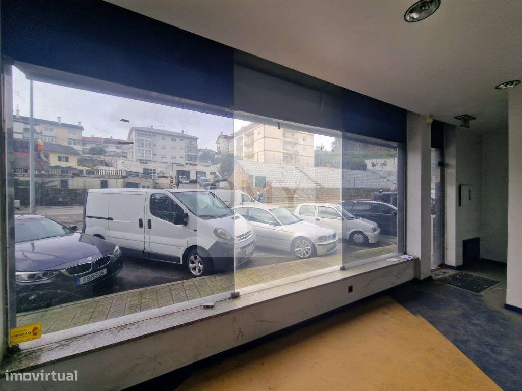 Loja com 2 frentes na Av. Aureliano Barrigas em Vila Real-15