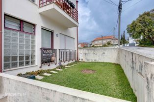 Apartamento T2 com garagem e jardim em Silvalde