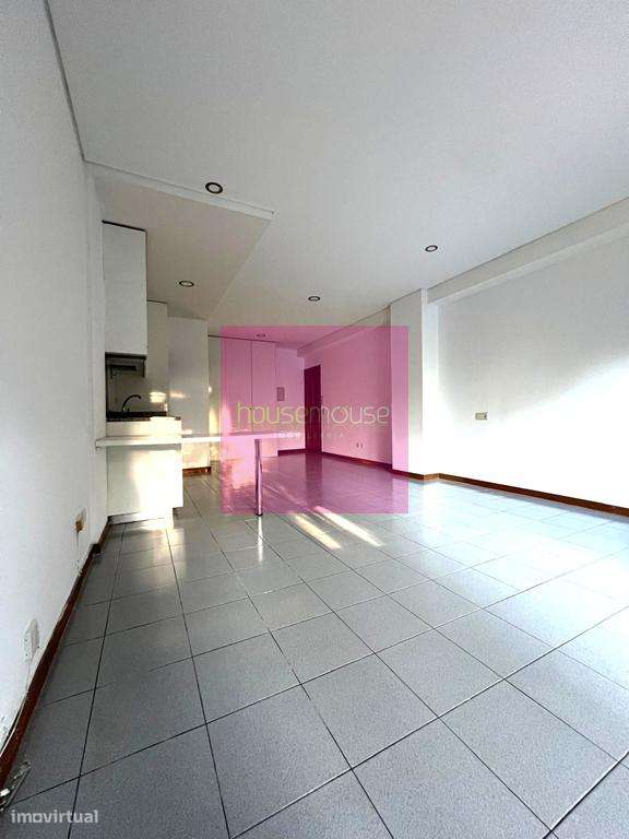 Apartamento T 0 Zona do Parque da Cidade-1