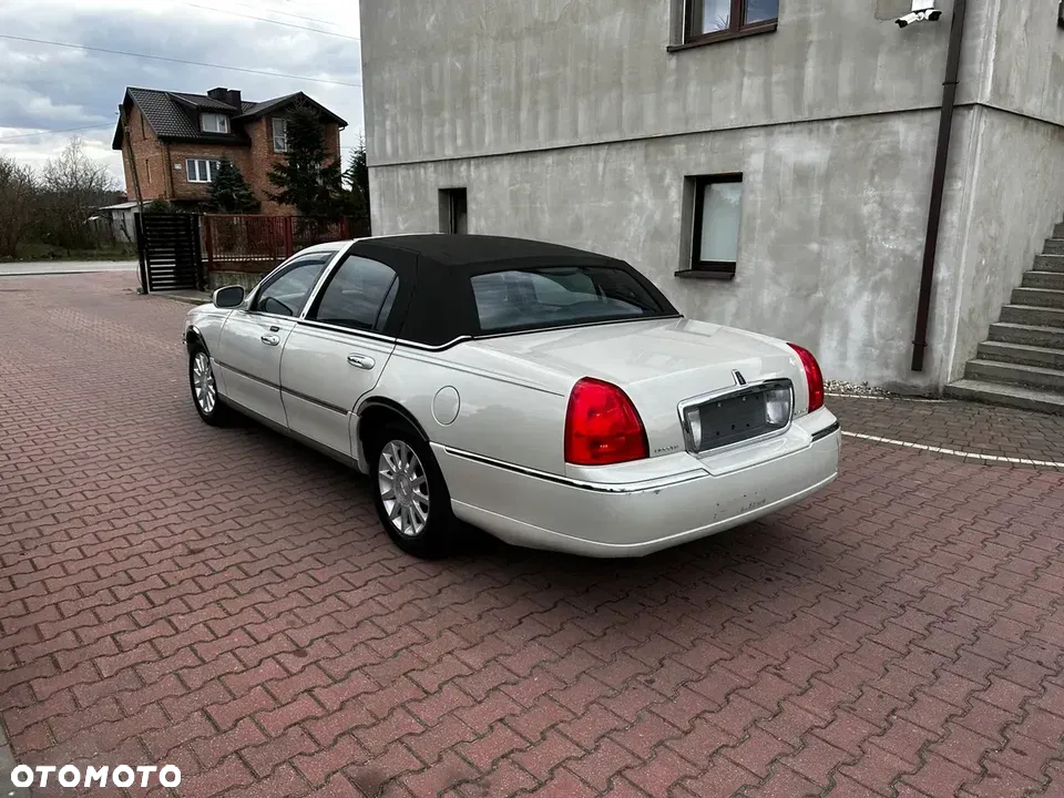 Lincoln Town Car - 18