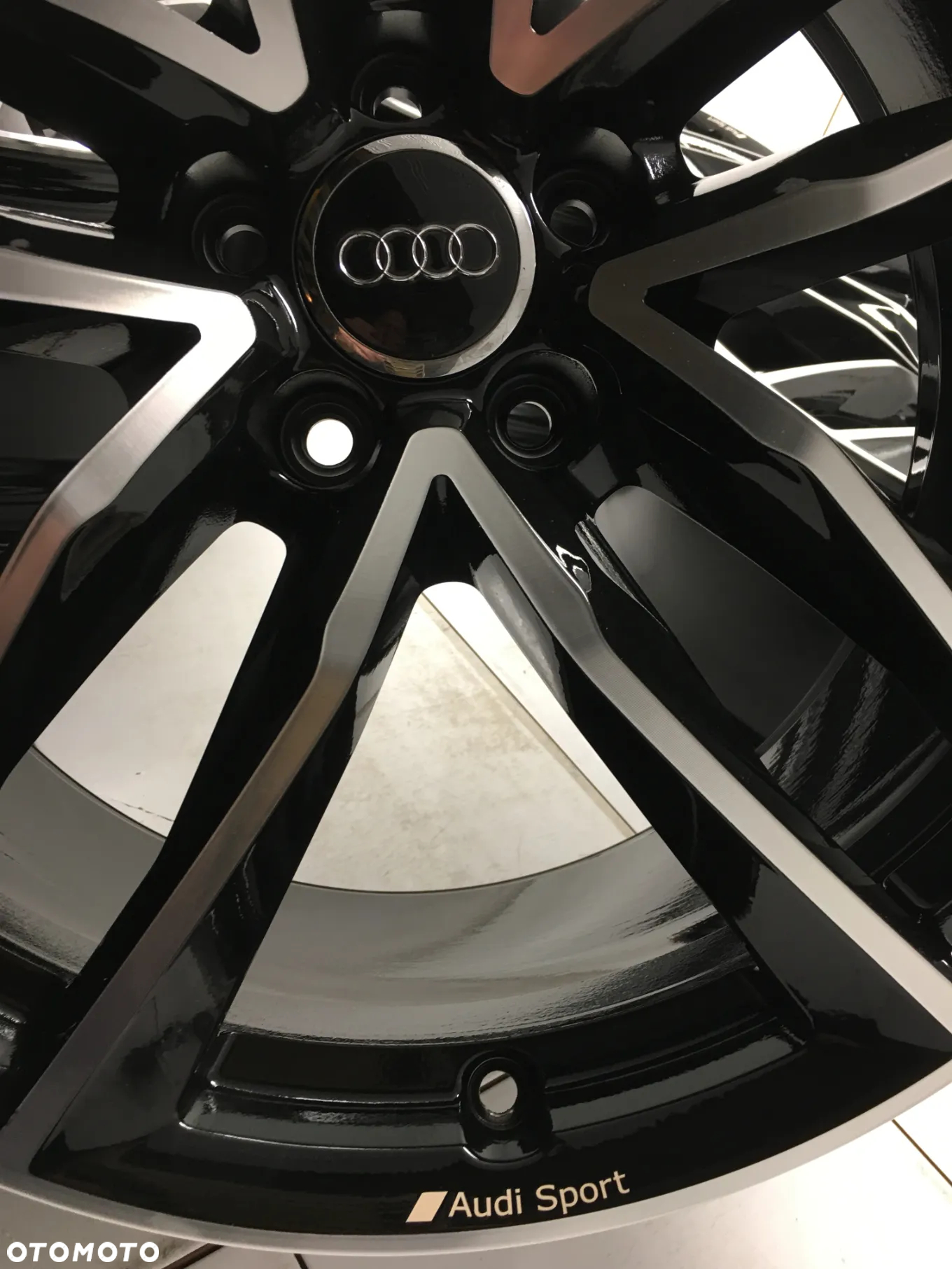 FELGI 19 AUDI 8S0 TTRS 9 ET52 OEM IDEALNE - 6