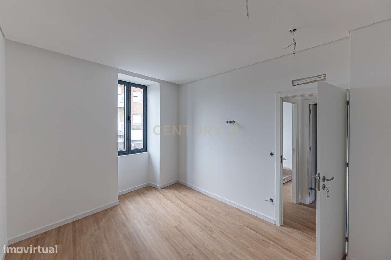 Excelente Oportunidade – T2+2 Duplex em Águas Santas-17