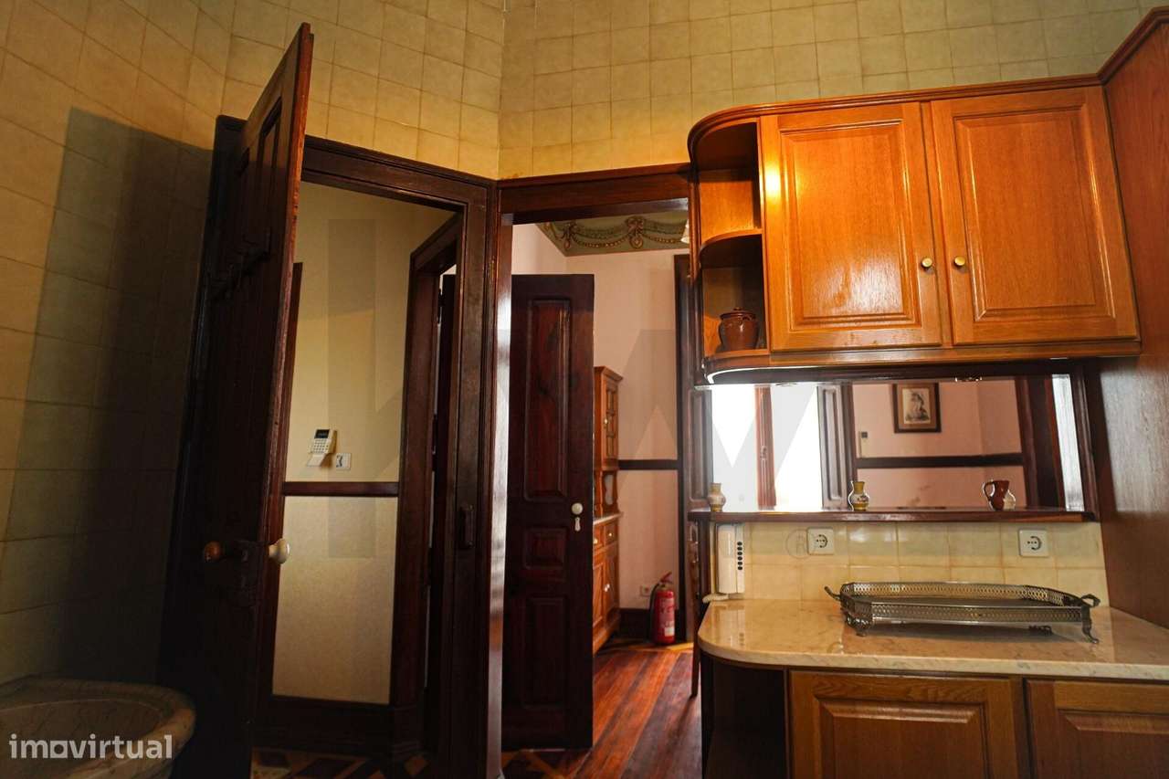 Palacete único dos anos 30 do séc. XX ergue-se no coração de Alcanena-27