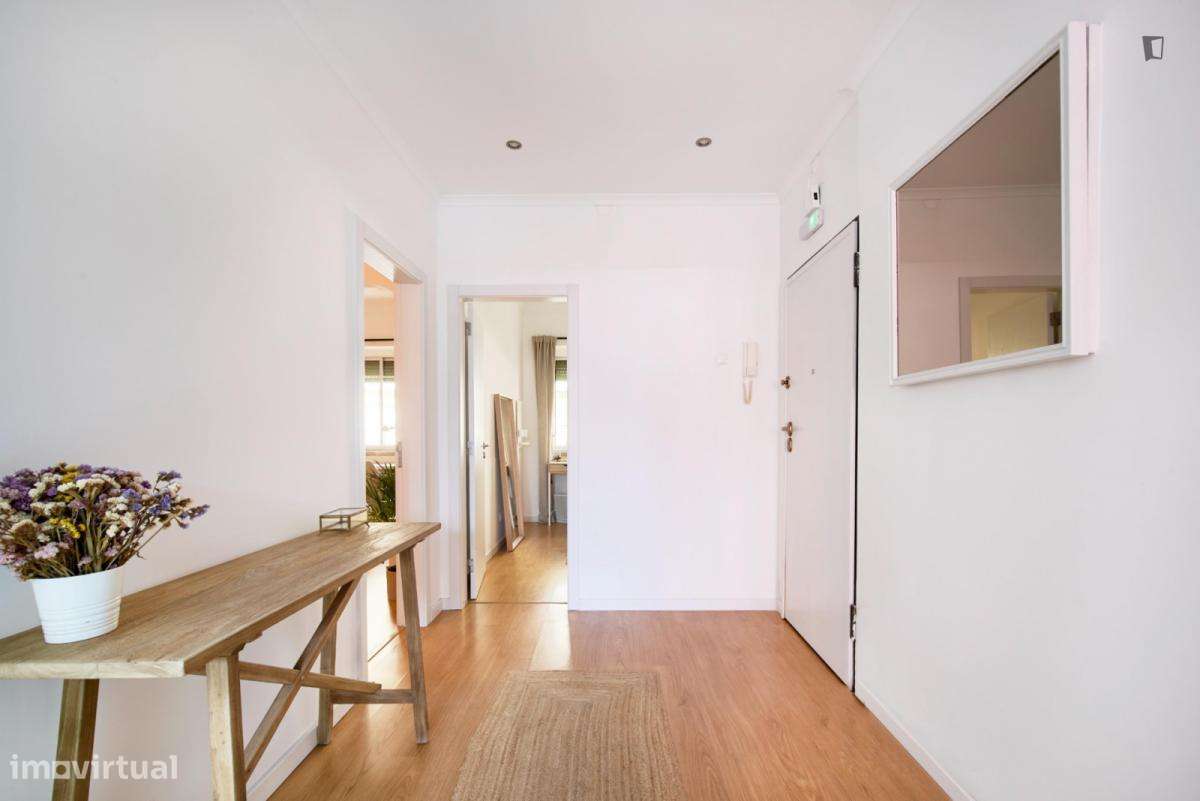 Quarto - localizado em Benfica Lisbon - Grande imagem: 5/10