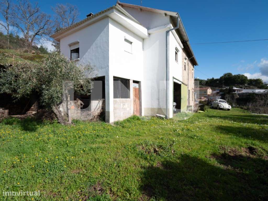 Quinta T2 com Habitação, Infraestruturas Agrícolas e Terreno com Vi...-11