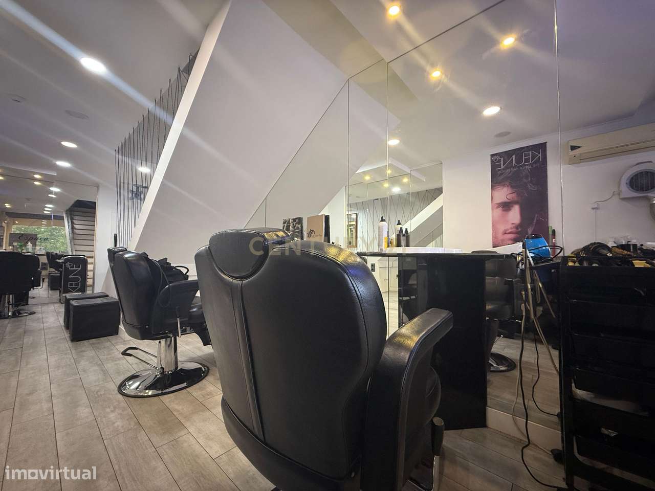 Loja totalmente equipada  – Santo António dos Cavaleiros-16