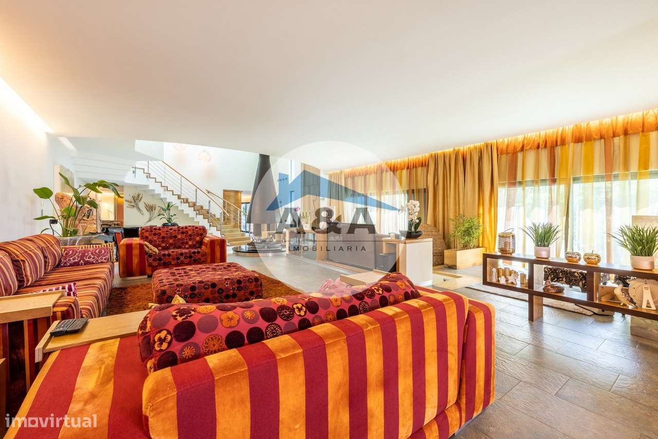 Exclusiva Propriedade de Luxo com Áreas Generosas e Próxima das Praias-9