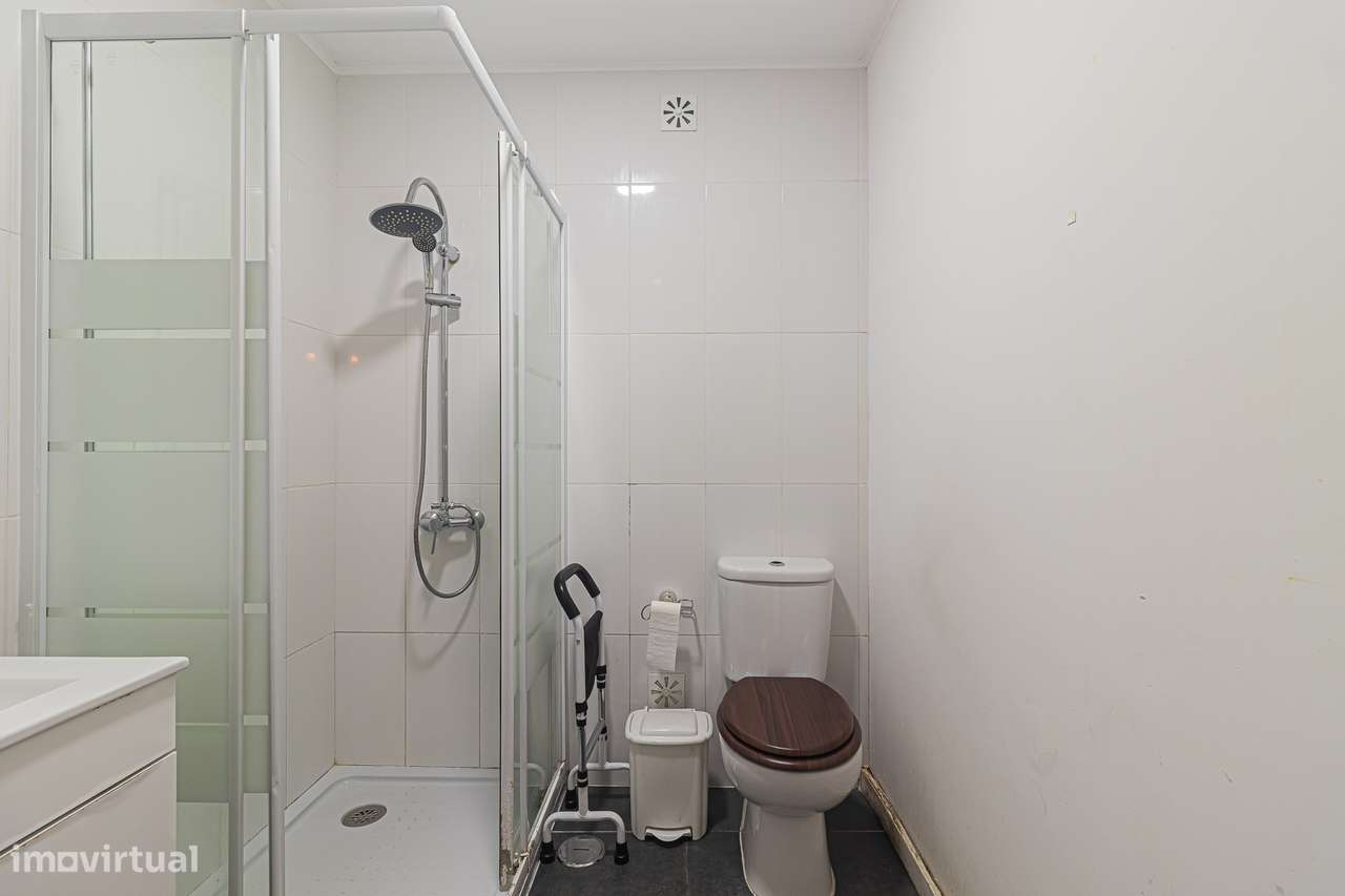 Apartamento T3 com Quintal na Amadora-18