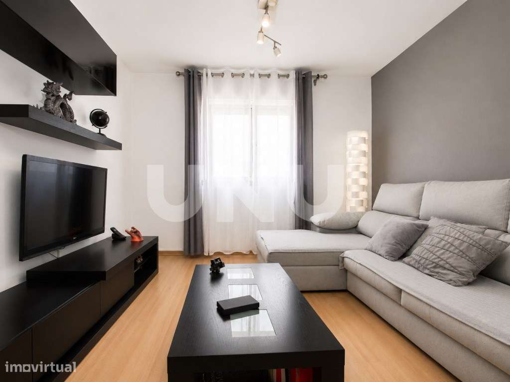 Apartamento T2 em Santo António dos Cavaleiros!-3