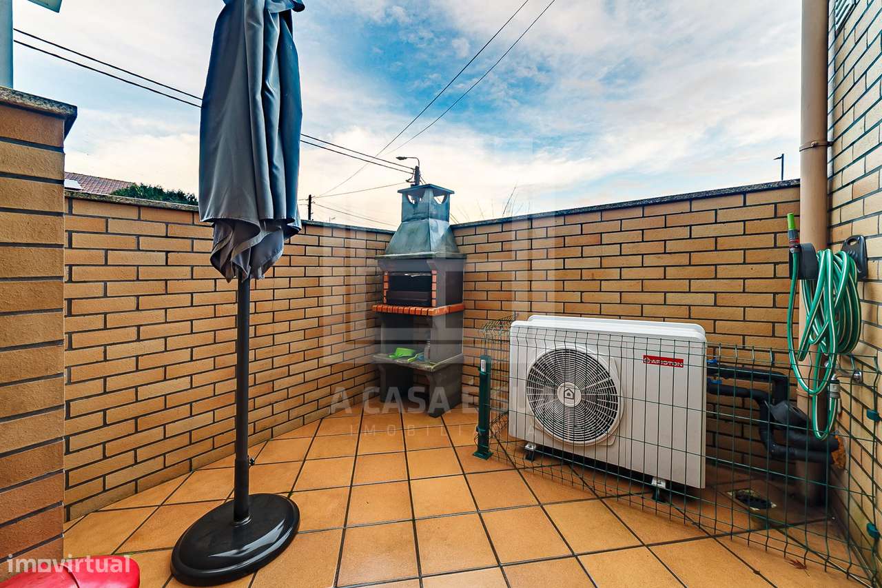 MORADIA T4+1 C/PISCINA EM COND FECHADO 3 FRENTES-41