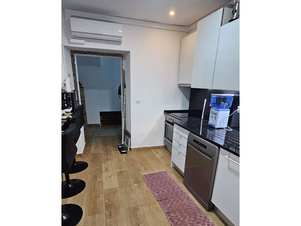 Moradia Remodelada com 4 Assoalhadas, Cacém, Sintra, Lisboa-8
