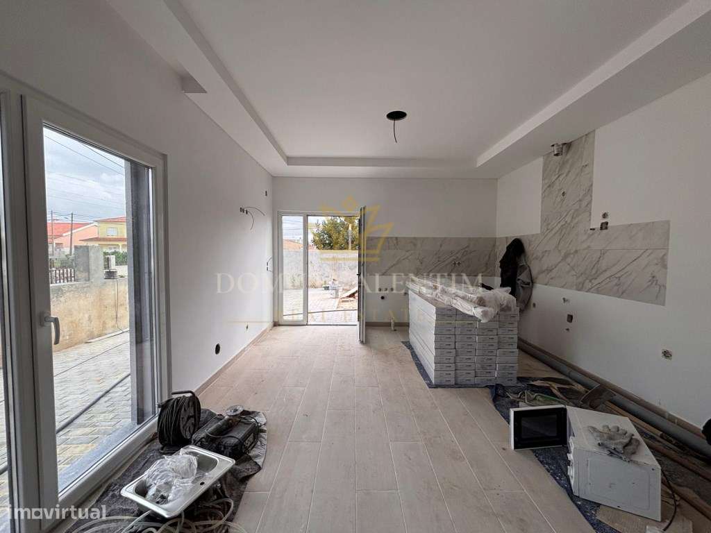 MORADIA GEMINADA -TRIPLEX T4 COM 3 WC
FERNÃO FERRO-7